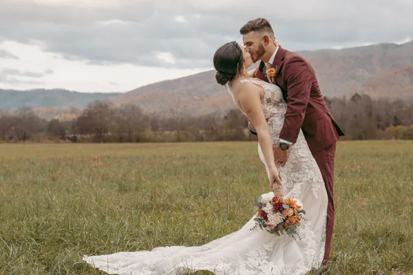 Wedding planner in Gatlinburg - get married in the Smoky Mountains!