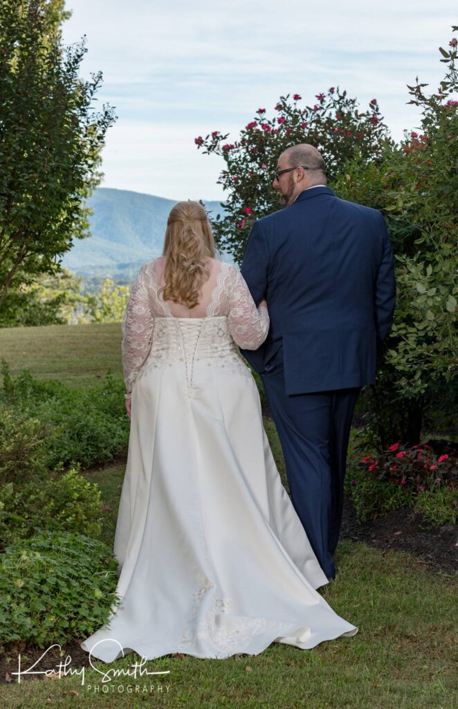 Kathy Smith Photography snaps bride and groom at their Smoky Mountain wedding.