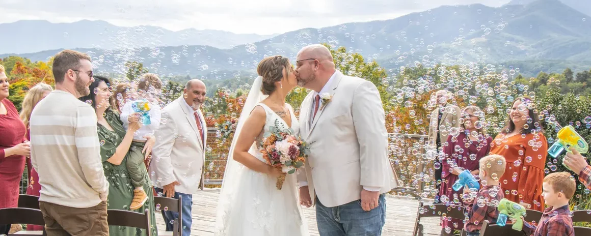 Hire a local wedding planner in Gatlinburg to plan the perfect Smoky Mountain wedding!
